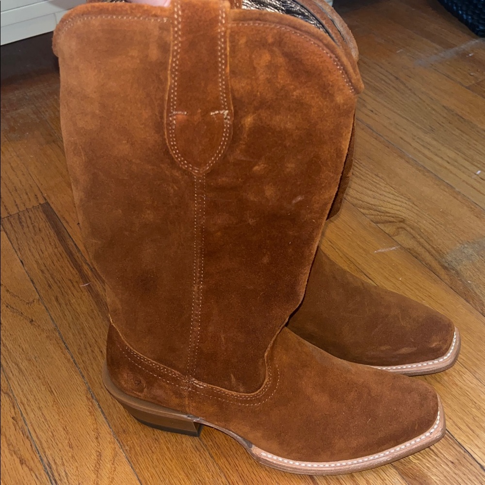 NWOT Ariat Boots